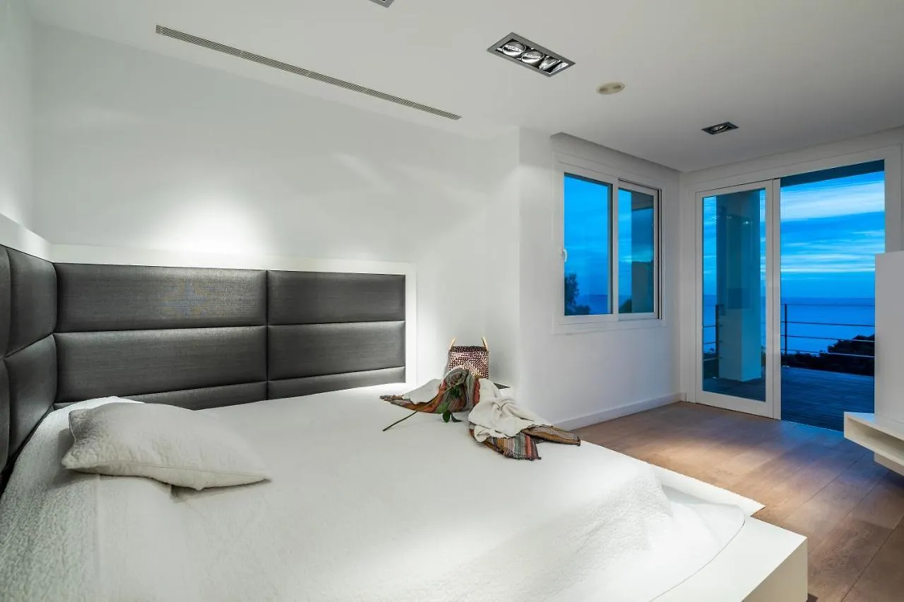 Villa Infinity -Amazing Luxury Villa 3 Pools & Jacuzzi Roca Llisa
